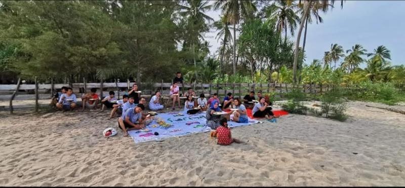 Pantai Camara Homestay Rorahmakan Exterior foto